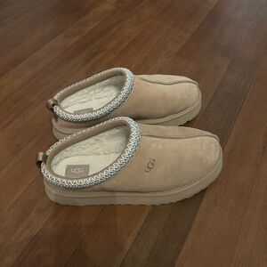 Kids Size 6 UGG Tazman Slippers